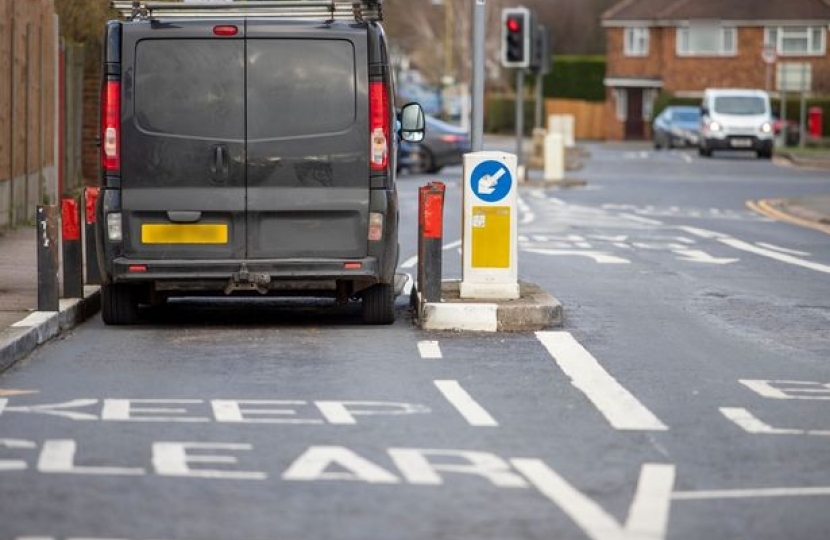 Photo of a van negotiating the Woodmere Avenue width restriction